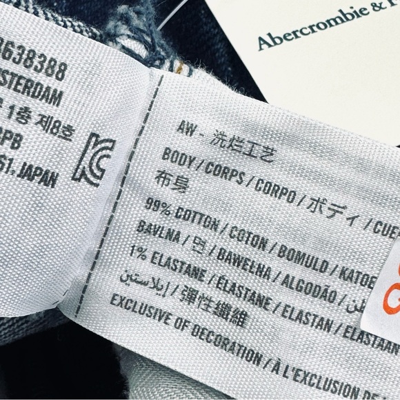 A&F Curve Love 90s Straight Ultra High Rise Dark Wash Ripped Jeans - Picture 10 of 13